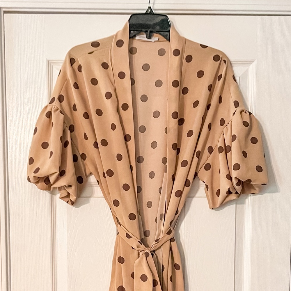 AMARYLLIS TAN/BROWN POLKA DOT PUFF SLEEVE SIDE SLIT BELTED DUSTER- SIZE L